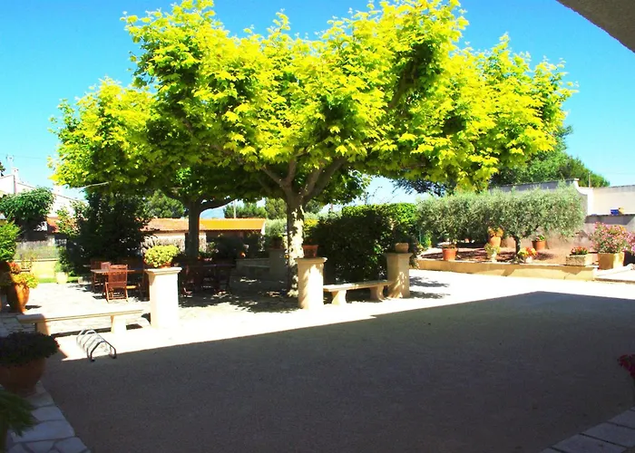 Le Mas De L'Amandier Saint-Saturnin-les-Avignon photo