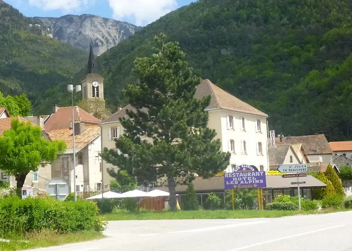 Hotel Restaurant Les Alpins Saint-Julien-en-Beauchene photo