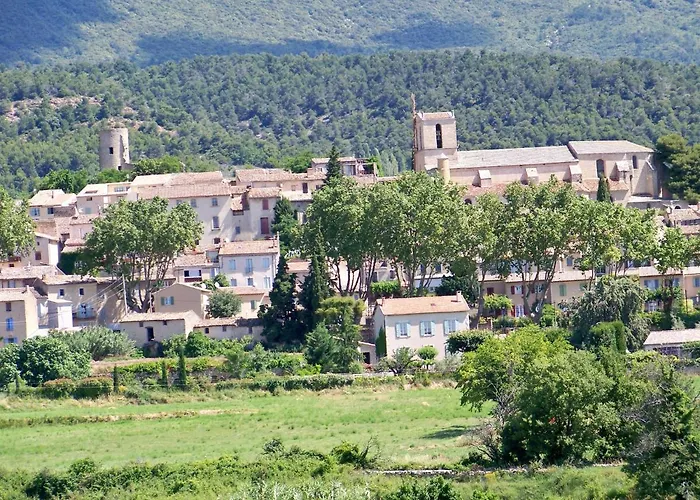 Logis Hotel De L'Etang Cucuron photo